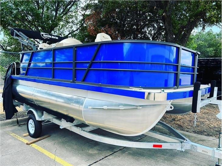 Luxury Pontoon Boat